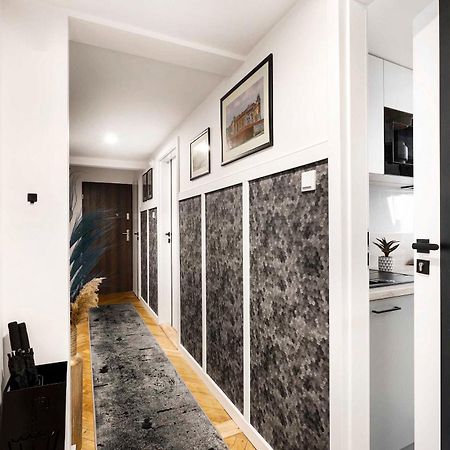 Charming Studio With Kitchen - Old Town, Main Station Krakau Buitenkant foto