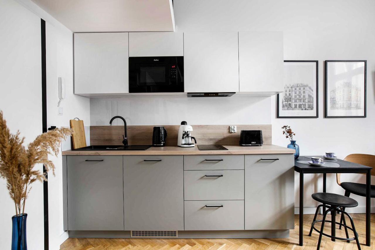Charming Studio With Kitchen - Old Town, Main Station Krakau Buitenkant foto