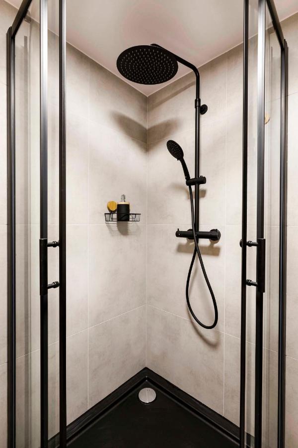 Charming Studio With Kitchen - Old Town, Main Station Krakau Buitenkant foto